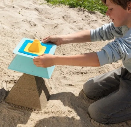 Sandcastle builders - Pira