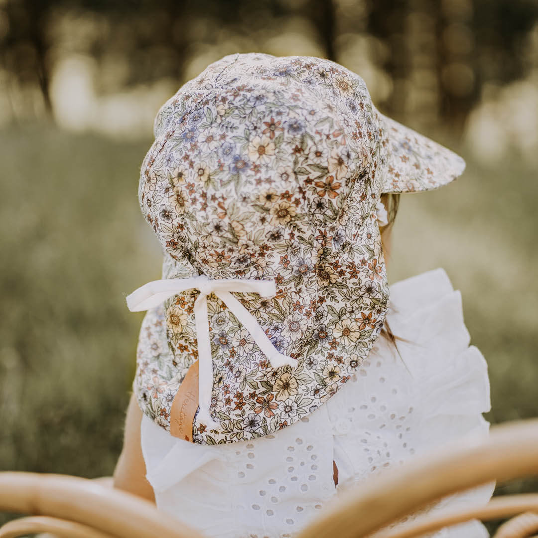 Reversible Baby Flap Sun Hat - Winnie / Blanc