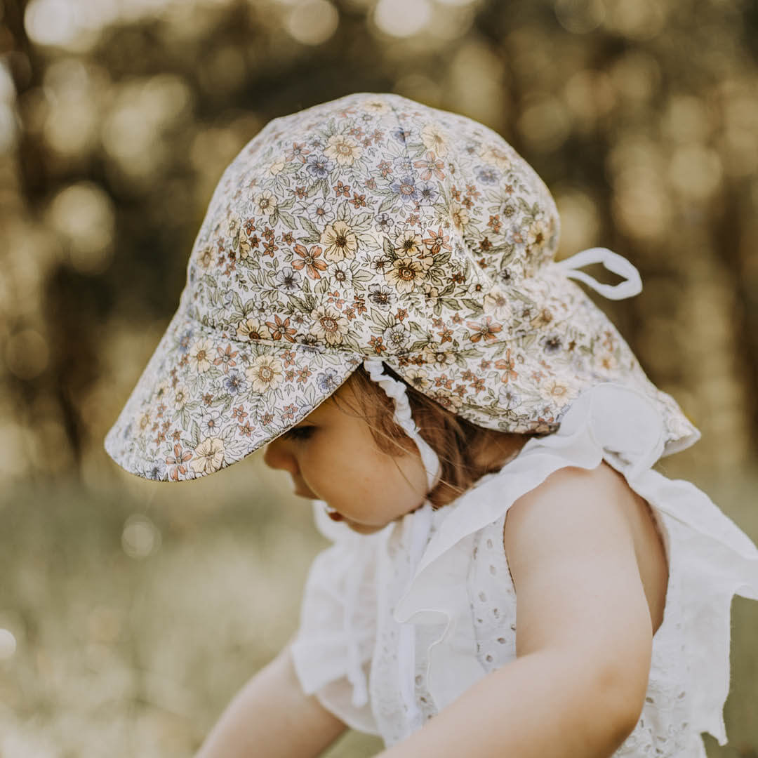 Reversible Baby Flap Sun Hat - Winnie / Blanc