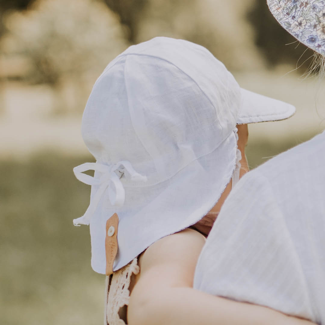 Reversible Baby Flap Sun Hat - Winnie / Blanc